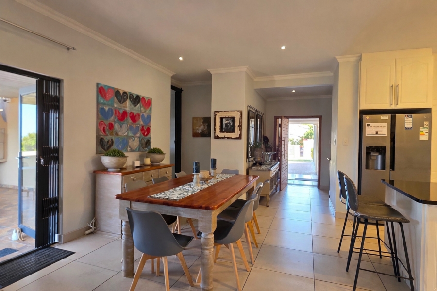 5 Bedroom Property for Sale in Wavecrest Eastern Cape